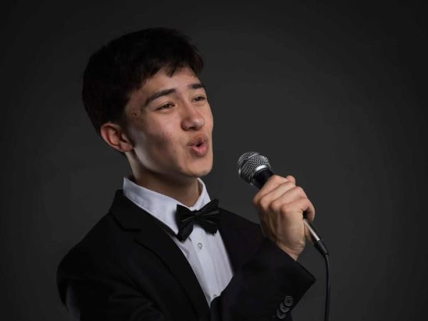 Budding Kiwi Musician Busking on Queen Street with Big&nbsp;Dreams